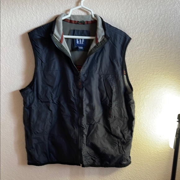 GAP Men's Dark Gray Vest - Picture 1 of 9